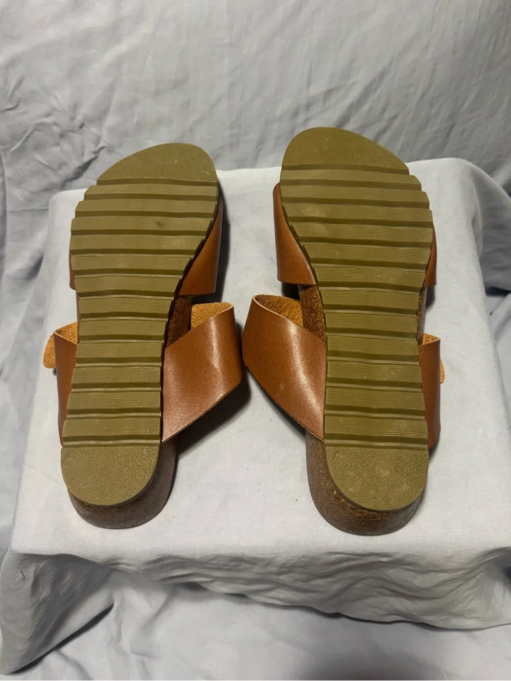 Women’s tan sandals size 10